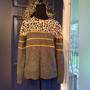 Beachlunchlounge Gray and Cream Crew Neck Sweater size Small NWT